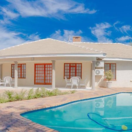 Green Lagoon Guest House Gaborone Bagian luar foto