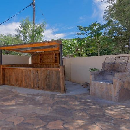 Green Lagoon Guest House Gaborone Bagian luar foto