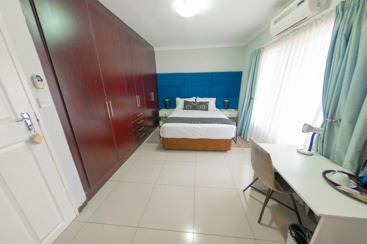 Green Lagoon Guest House Gaborone Bagian luar foto