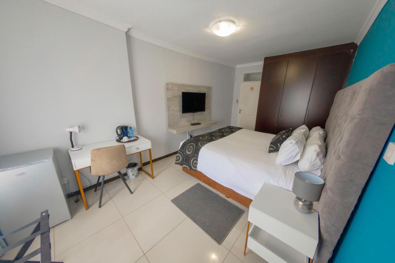 Green Lagoon Guest House Gaborone Bagian luar foto