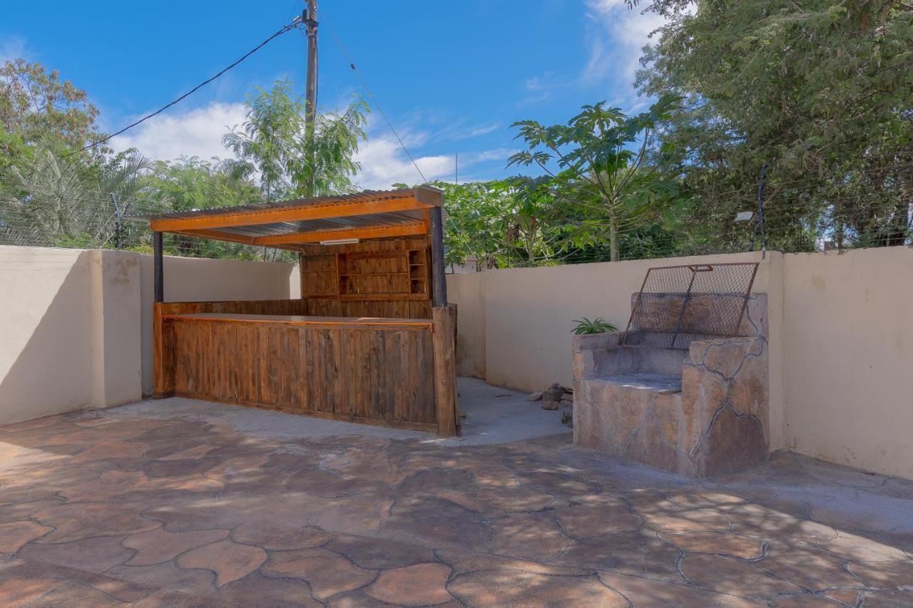 Green Lagoon Guest House Gaborone Bagian luar foto